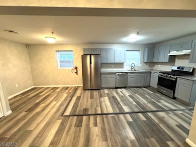 40-42 Hinsdale Place unit 1, Newark, NJ 07104 - photo 4