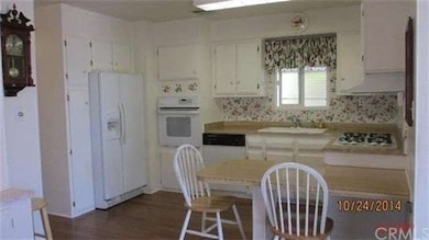 Breakfast bar in kitchen