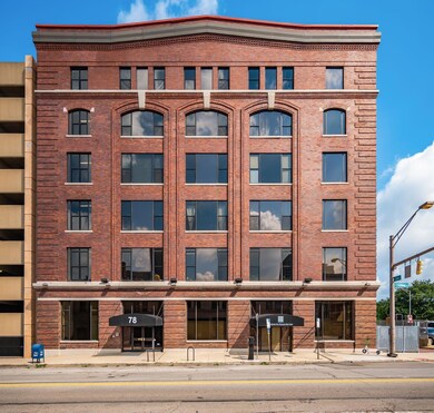 018_736_i 78 E Chestnut 041-2
