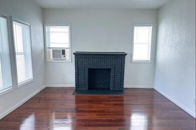 Front unit: living room