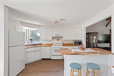 427 Connie Ln, Merlin, OR 97532 - photo 4