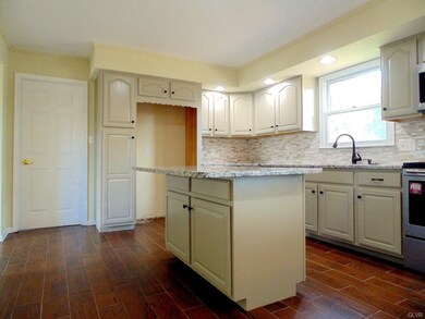 5435 Devonshire Ct, Laurys Station, PA 18059 - photo 5