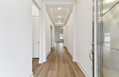 Foyer w/Dropped Tray Ceiling