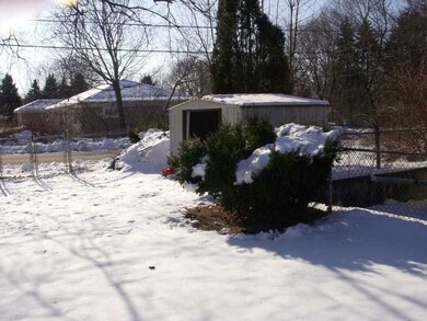 102 Theresa St, Woonsocket, RI 02895 - photo 4