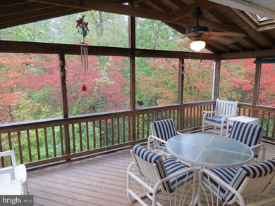 9214 Santayana Dr, Fairfax, VA 22031 - photo 3