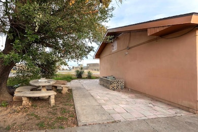 619 Lindenwood Dr, Laredo, TX 78045 - photo 3