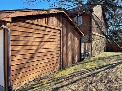 3165 Sycamore Dr, Columbus, IN 47203 - photo 4