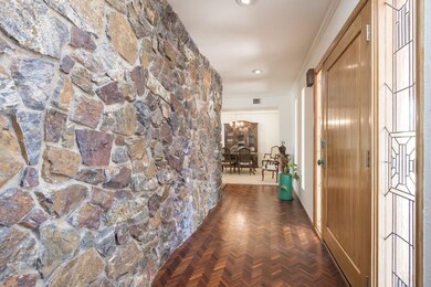 004_Foyer Entry