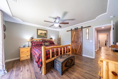 1942 Catherine Way-23
