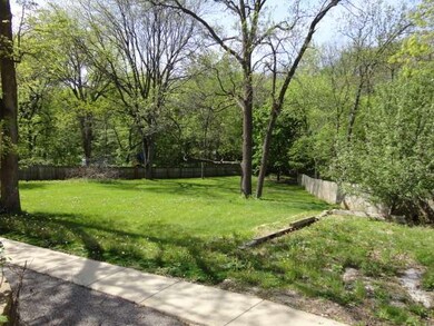 178 Lake Shore Dr, Carpentersville, IL 60110 - photo 2