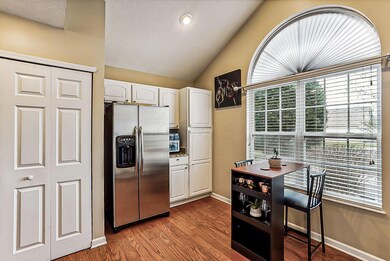 9-web-or-mls-8426-diversey-loop