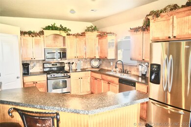 7509 E Knoxville St, Broken Arrow, OK 74014 - photo 2