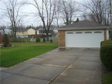 Parking Lot/Garage