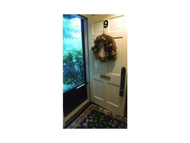Entry/Foyer. Greet your guests in this foyer.  Sol