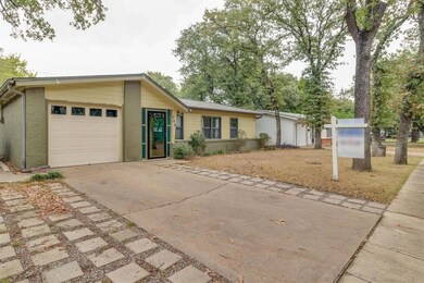 740 W Redbud Dr, Hurst, TX 76053 - photo 3