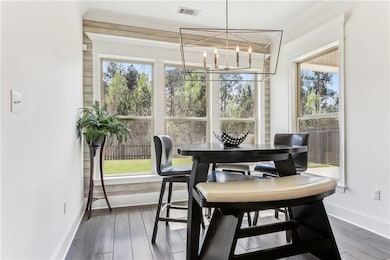 Breakfast/Dining area