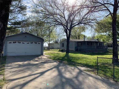 200 Walnut Creek St, Chouteau, OK 74337 - photo 2
