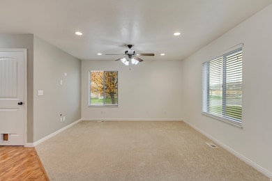 8121 N Plum Creek Cir, Eagle Mountain, UT 84005 - photo 5