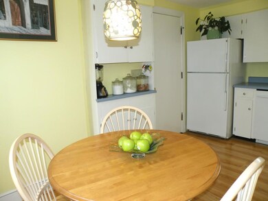 Sunny Dining Nook