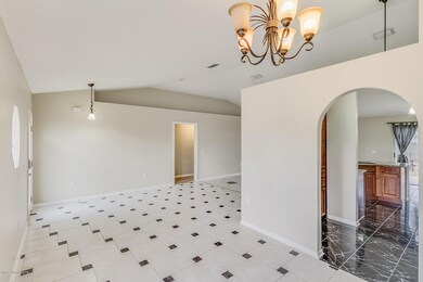 19_5710Faye8992_mls