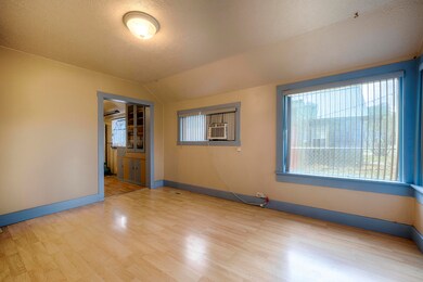 1139 7th  Ave E_02