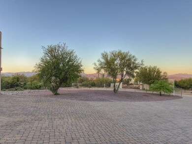 003_Front Courtyard View