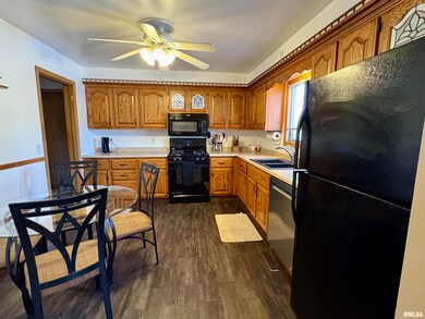 2116 32nd St, Rock Island, IL 61201 - photo 5