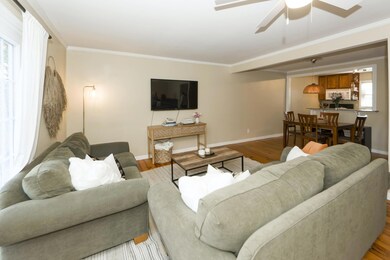 411 Carriage Lane 6