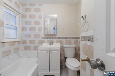 422 Jelliff Ave unit 1, Newark, NJ 07112 - photo 7