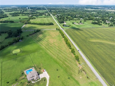 1110 S Prairie Ln, Raymore, MO 64083 - photo 5