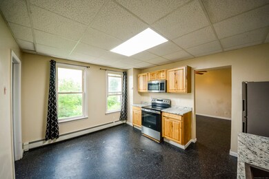 92 High St unit 3W, Waterbury, CT 06704 - photo 4