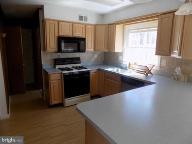 12001 Green Ct, Glenn Dale, MD 20769 - photo 5