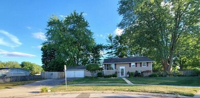 774 Crestwood Dr, Aurora, IL 60506 - photo 2