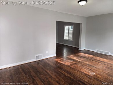 1238 Wayburn Lower St, Grosse Pointe, MI 48230 - photo 3