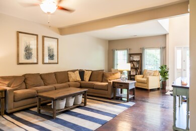 1904 Oak Tree Ln-25