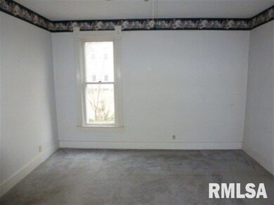 134 8th St, Lincoln, IL 62656 - photo 3