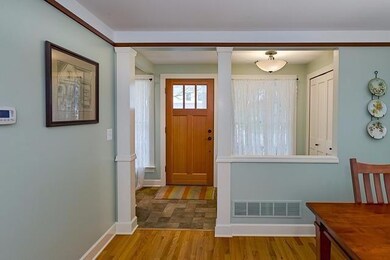 Entry Flows Into Dining Room