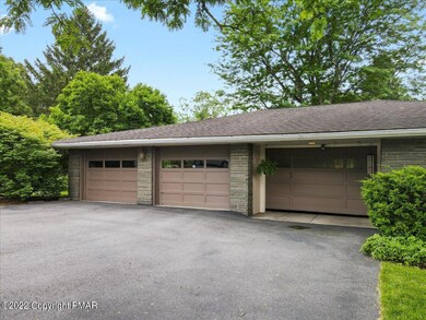 1145 Crestview Dr, Stroudsburg, PA 18360 - photo 3