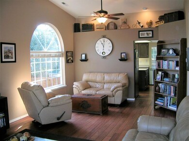 901 NW Regent Dr, Grants Pass, OR 97526 - photo 2