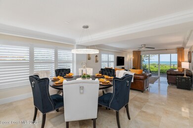 Spacious open floorplan dining area