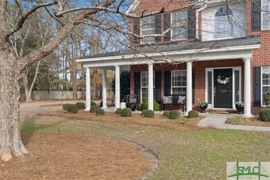 This meticulously manicured yard, featuring an eff