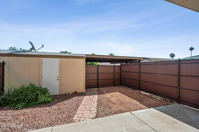 EM006828