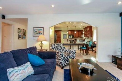 Open floorplan - from living room to dining room t