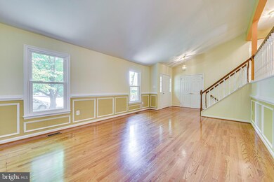 13452 Stream Valley Dr, Chantilly, VA 20151 - photo 3