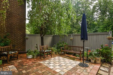 12013 Insha Ct, Reston, VA 20191 - photo 3