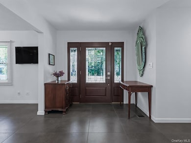 15 Fairway Cir S, Manhasset, NY 11030 - photo 5