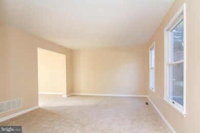 7077 Macbeth Way, Sykesville, MD 21784 - photo 5