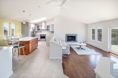 8 Avovet Living room