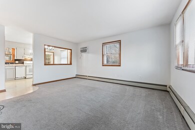 1005 Glasgow St, Pottstown, PA 19464 - photo 2