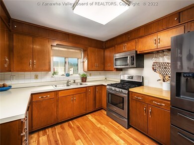 312 21st St, Dunbar, WV 25064 - photo 7